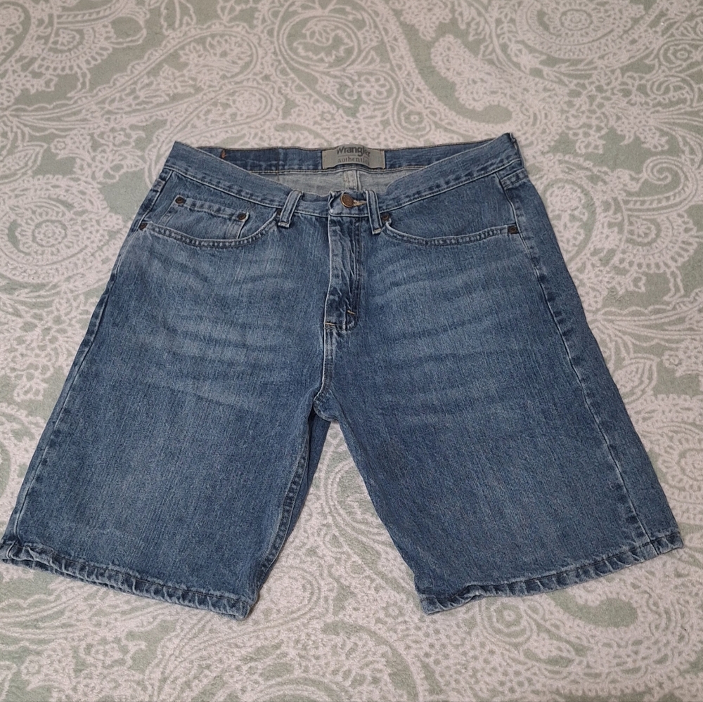 Wrangler Shorts Size 33 Light Wash